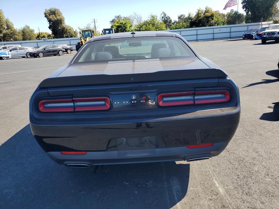 Продаж на аукціоні авто 2017 Dodge Challenger, vin: 2C3CDZAGXHH640679, номер лоту: 64851286