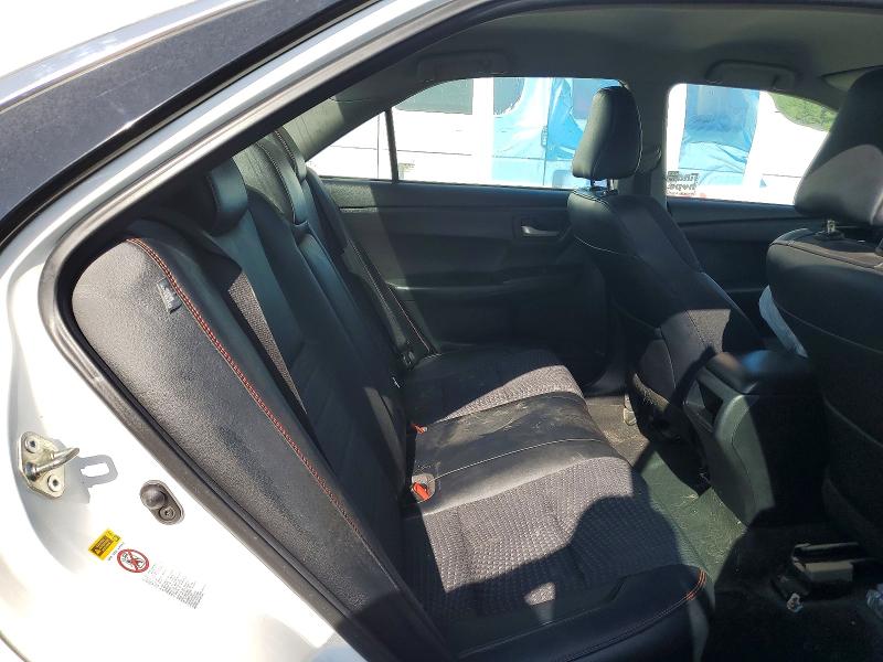 62431516 :رقم المزاد ، 4T1BF1FK7FU110689 vin ، 2015 Toyota Camry مزاد بيع