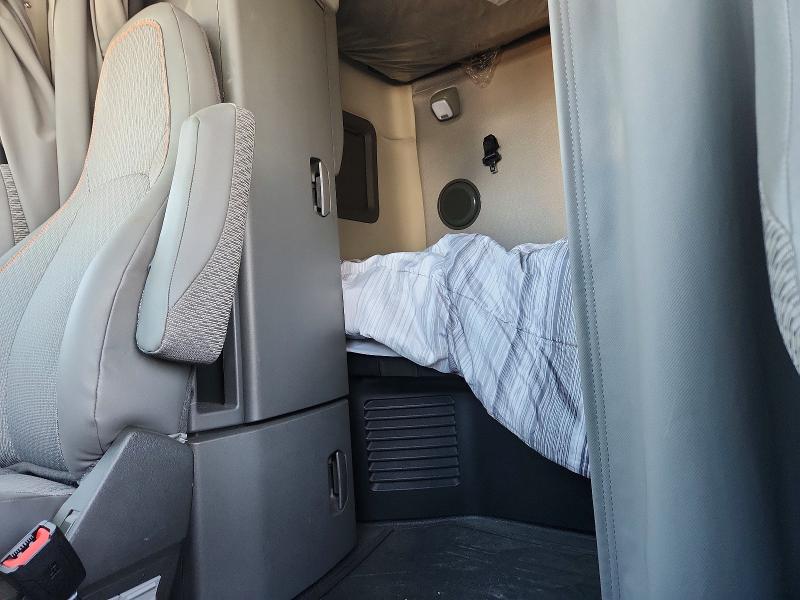 Auction sale of the 2022 Volvo Vn, vin: 4V4NC9EH6NN296026, lot number: 63388136