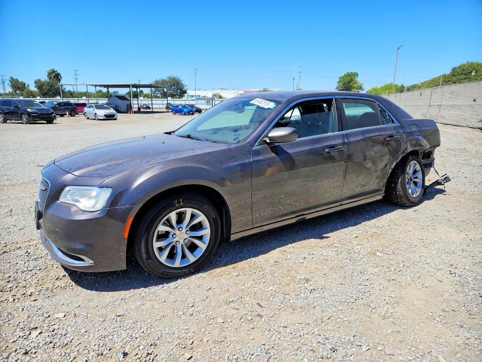 65482516 :رقم المزاد ، 2C3CCAAGXFH802747 vin ، 2015 Chrysler 300 مزاد بيع
