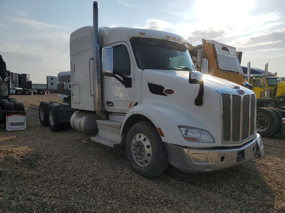 Продаж на аукціоні авто 2018 Peterbilt 579, vin: 1XPBDP9X8JD473711, номер лоту: 63661886