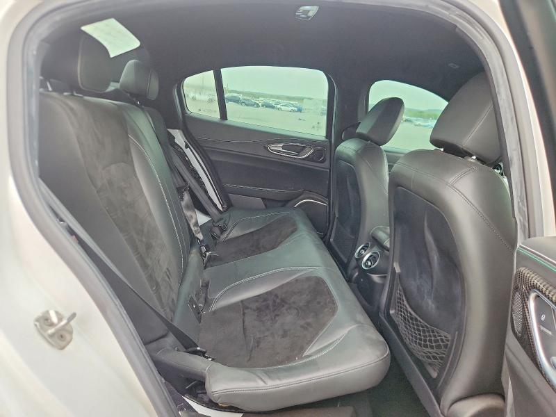 66636586 :رقم المزاد ، ZARFAEAV3H7549893 vin ، 2017 Alfa Romeo Giulia مزاد بيع
