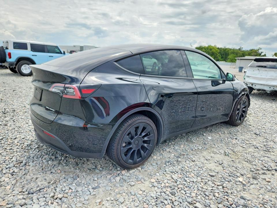63913086 :رقم المزاد ، 7SAYGAEE9PF767014 vin ، 2023 Tesla Model Y مزاد بيع