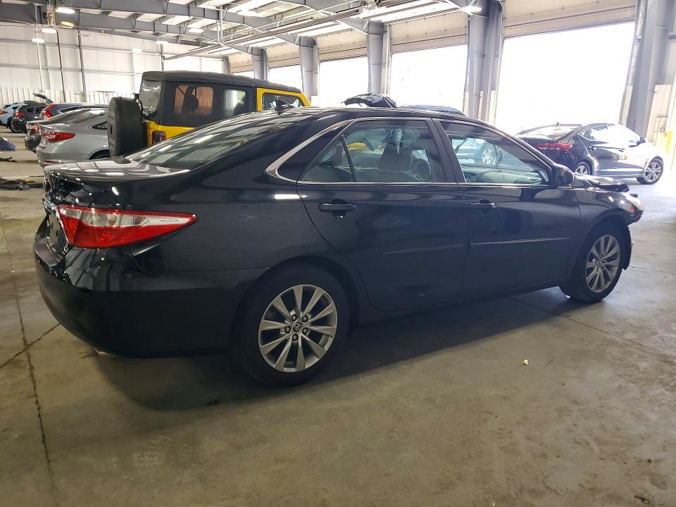 65459156 :رقم المزاد ، 4T1BK1FK4FU567438 vin ، 2015 Toyota Camry مزاد بيع