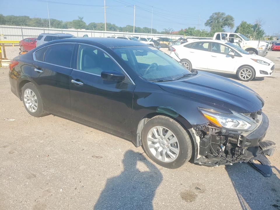Продажа на аукционе авто 2018 Nissan Altima, vin: 1N4AL3AP8JC166572, номер лота: 63507116