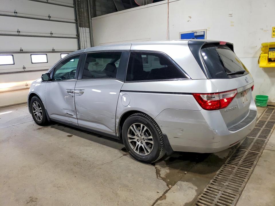 64737056 :رقم المزاد ، 5FNRL5H63BB058550 vin ، 2011 Honda Odyssey مزاد بيع