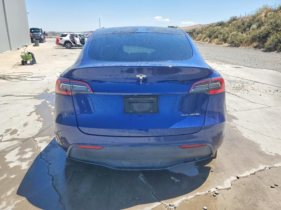 63806826 :رقم المزاد ، 5YJYGDEE9MF060652 vin ، 2021 Tesla Model Y مزاد بيع