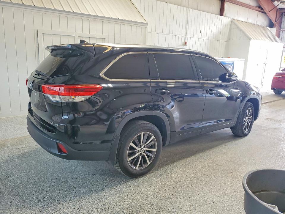 2017 Toyota Highlander მანქანა იყიდება აუქციონზე, vin: 5TDJZRFH9HS483041, აუქციონის ნომერი: 66181456