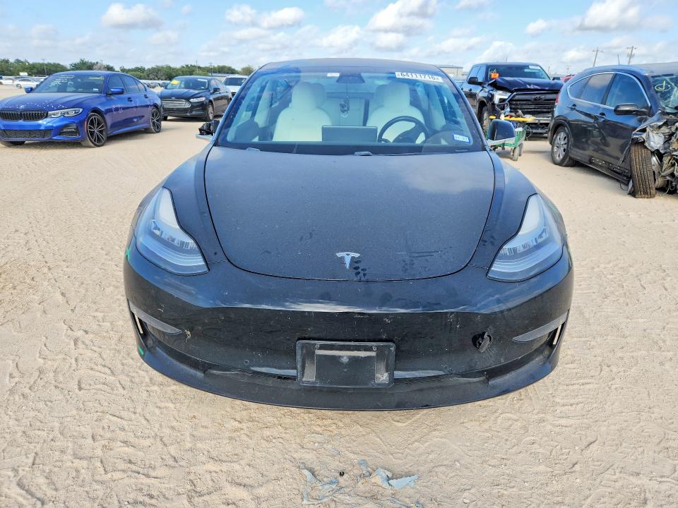 64111716 :رقم المزاد ، 5YJ3E1EB0KF195617 vin ، 2019 Tesla Model 3 مزاد بيع