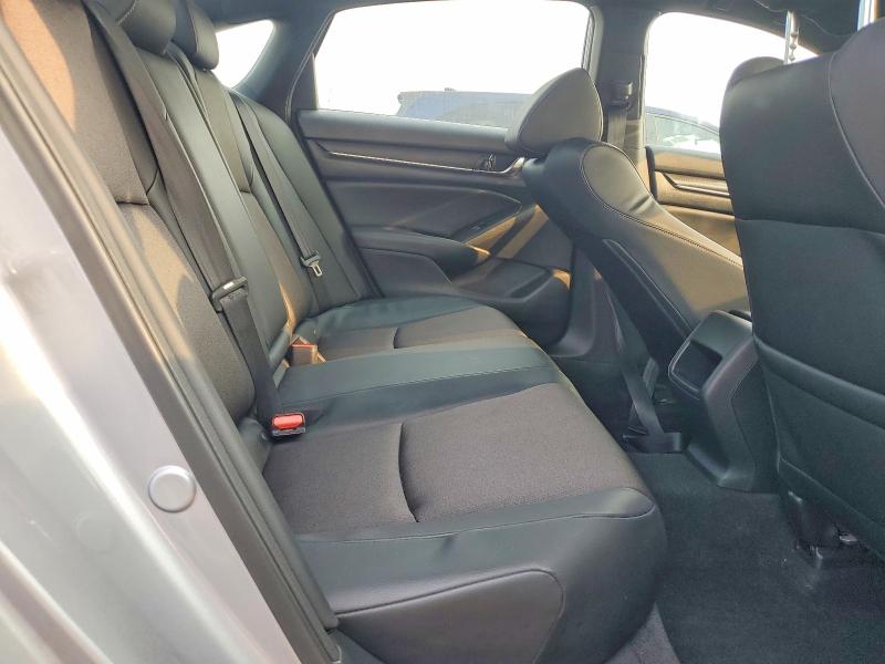 64740606 :رقم المزاد ، 1HGCV1F39JA124075 vin ، 2018 Honda Accord مزاد بيع