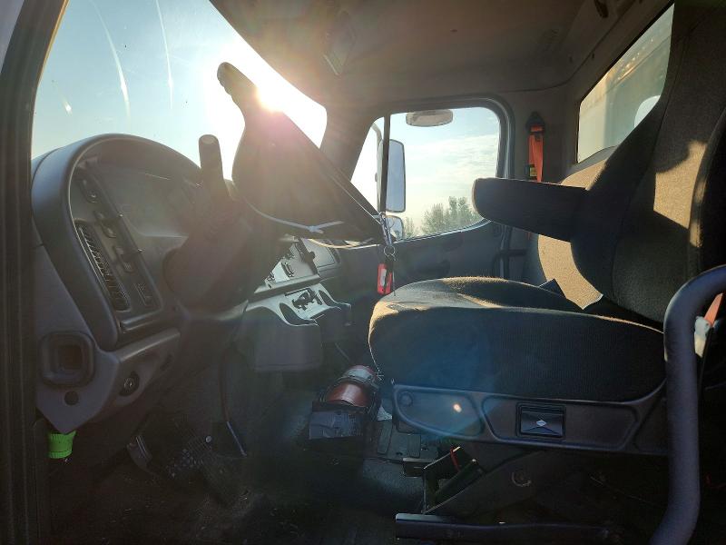 Продажа на аукционе авто 2016 Frht - Freightliner M2, vin: 1FVACXDT8GHHH8988, номер лота: 66050546