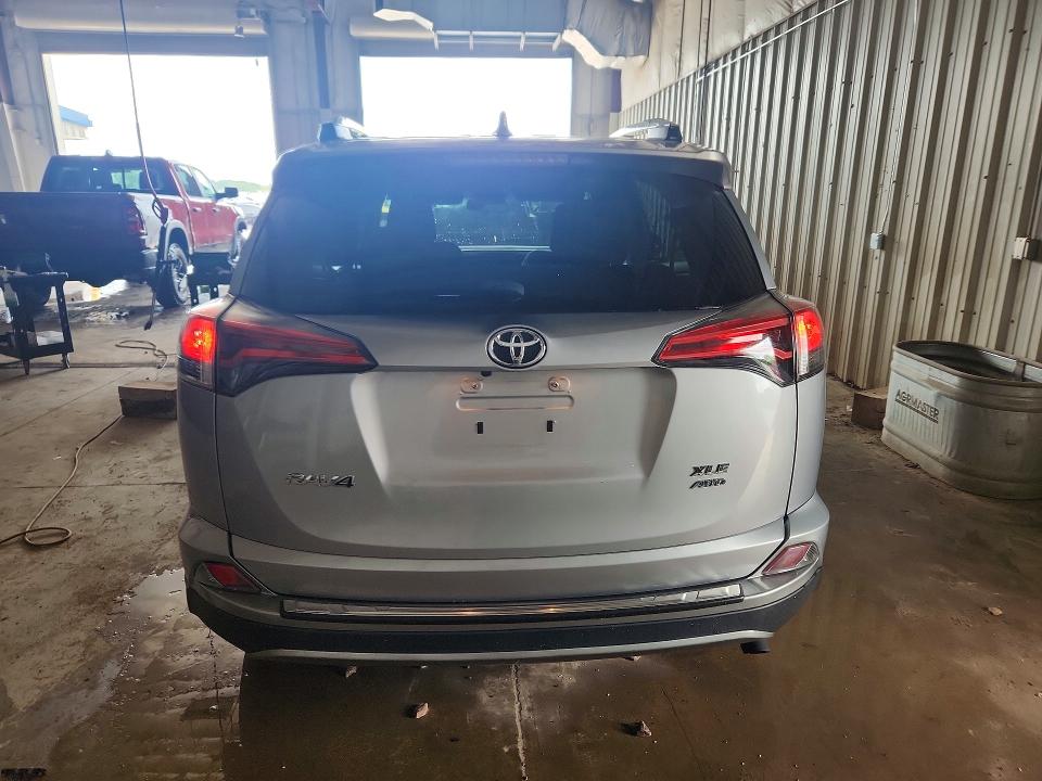 Продажа на аукционе авто 2017 Toyota Rav4, vin: 2T3RFREV8HW576831, номер лота: 62297026