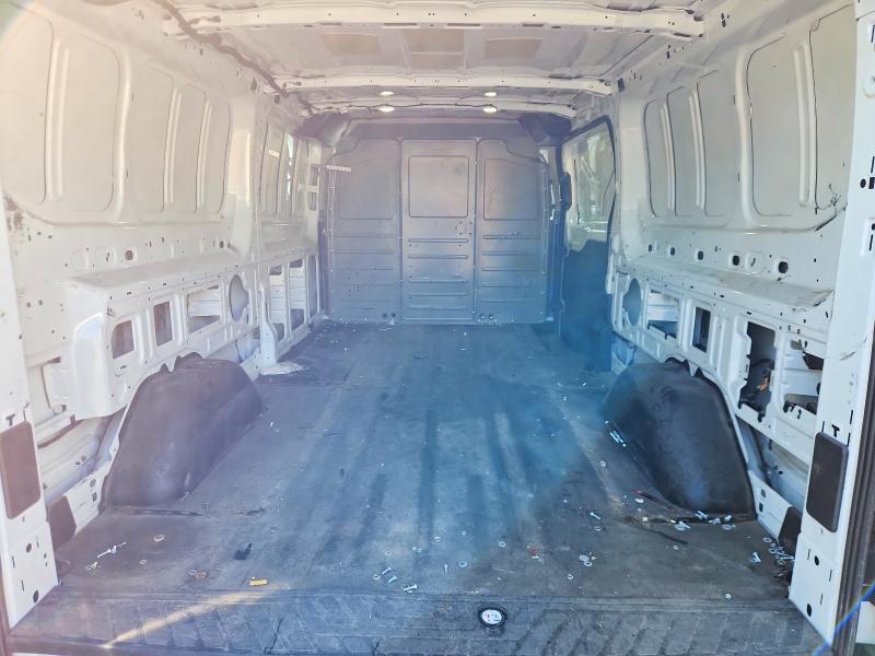 70894666 :رقم المزاد ، 1FTYE2YM7HKB51831 vin ، 2017 Ford Transit مزاد بيع