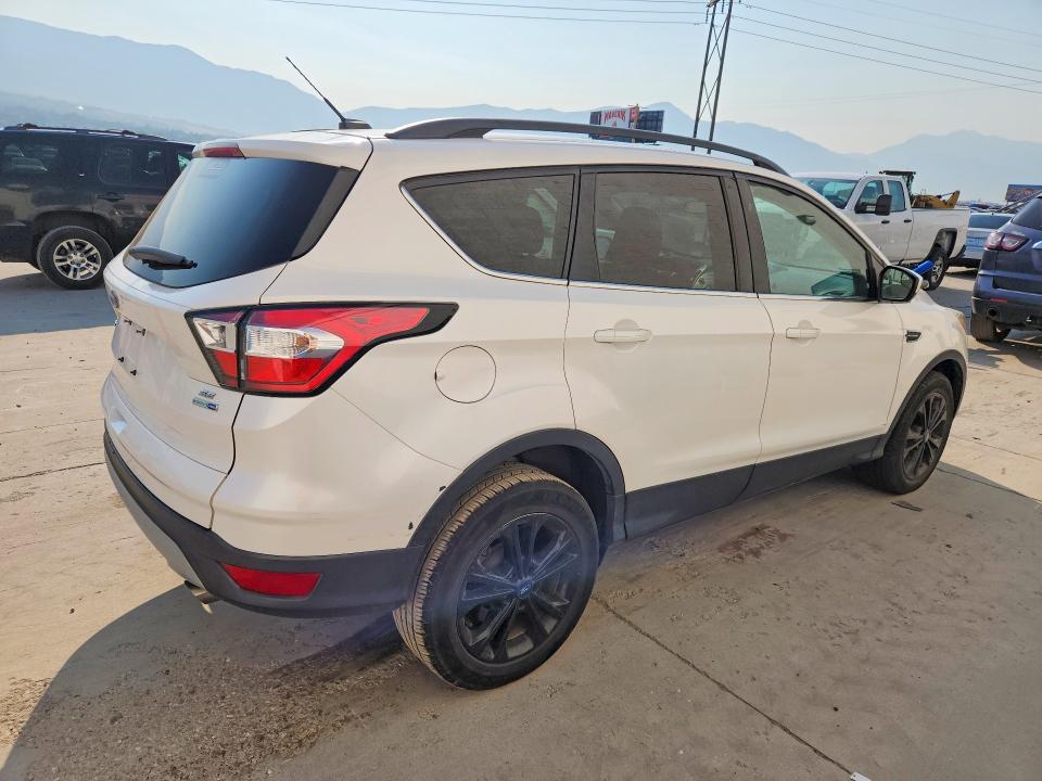 64304836 :رقم المزاد ، 1FMCU9GD7JUB38526 vin ، 2018 Ford Escape مزاد بيع