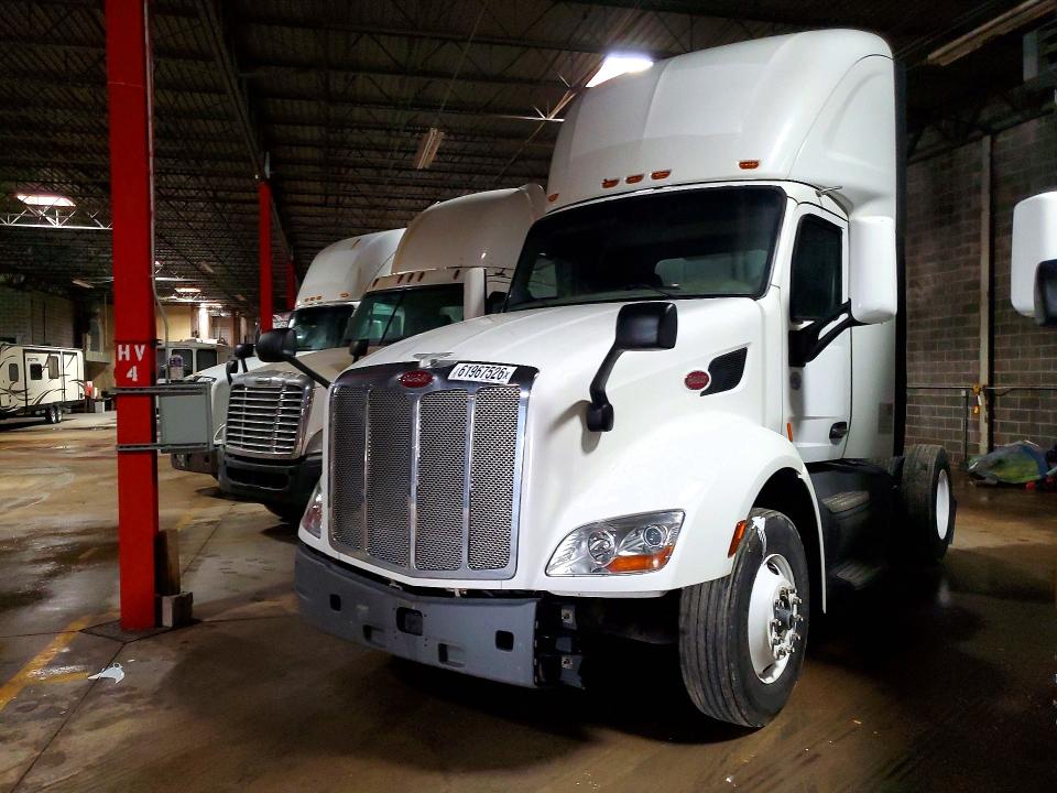 Auction sale of the 2017 Peterbilt 579, vin: 1XPBA48X7HD428519, lot number: 61967526