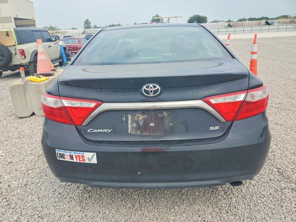 63798536 :رقم المزاد ، 4T1BF1FK7GU224676 vin ، 2016 Toyota Camry مزاد بيع