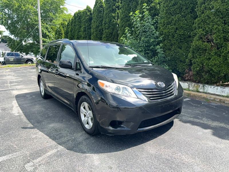 64401116 :رقم المزاد ، 5TDKK3DC7DS308522 vin ، 2013 Toyota Sienna مزاد بيع