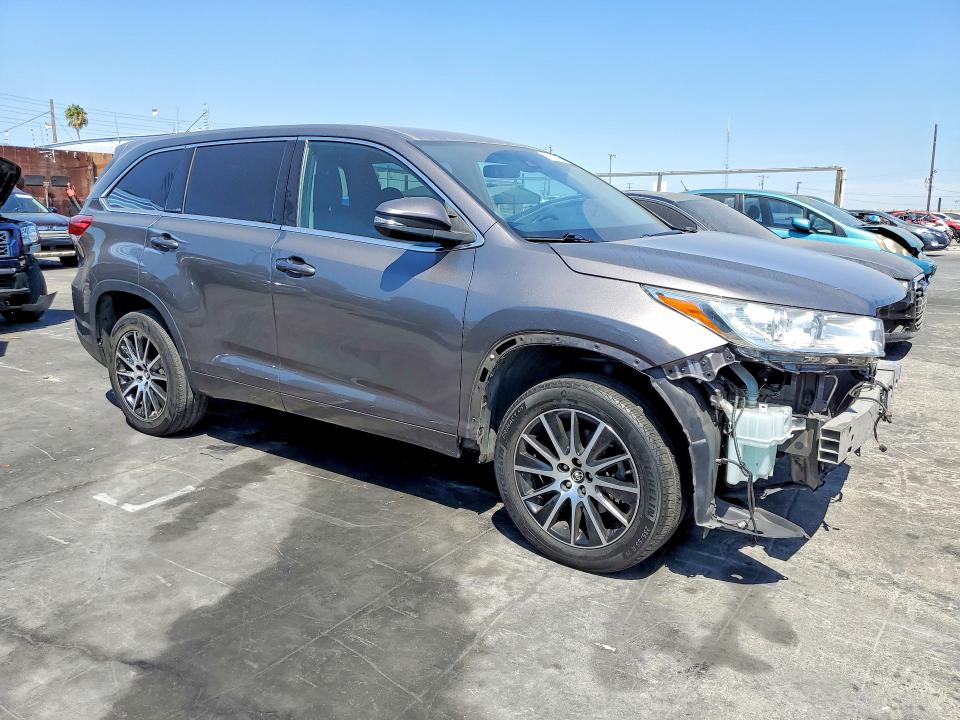 66143416 :رقم المزاد ، 5TDZARFHXJS039859 vin ، 2018 Toyota Highlander مزاد بيع