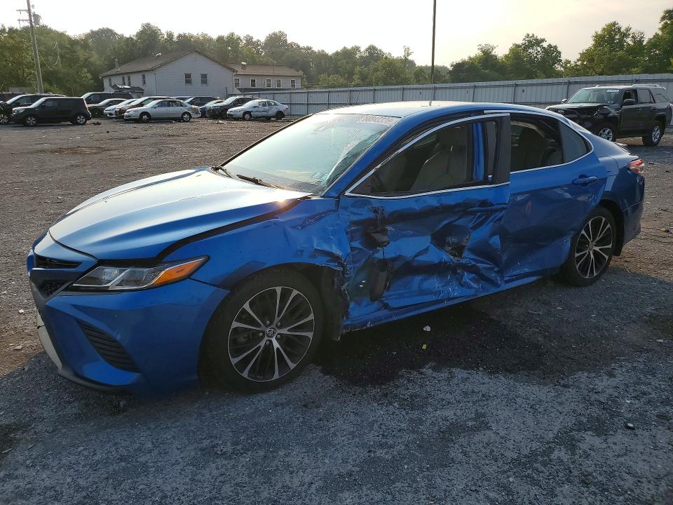 64845326 :رقم المزاد ، 4T1G11BK5LU009589 vin ، 2020 Toyota Camry مزاد بيع