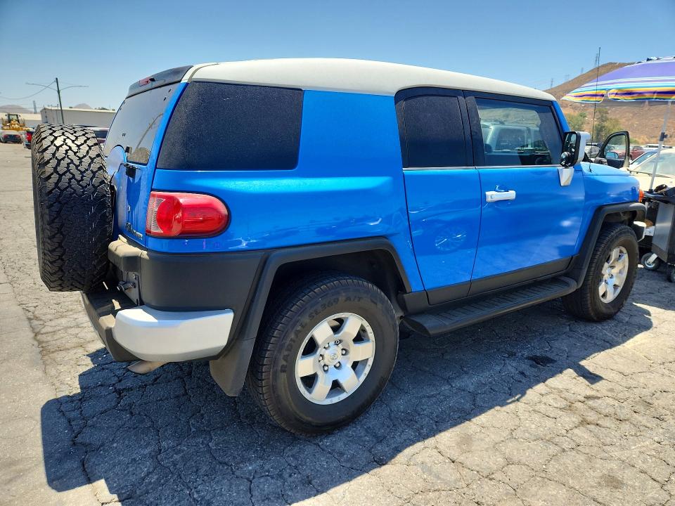 63679286 :رقم المزاد ، JTEZU11F470015420 vin ، 2007 Toyota Fj Cruiser مزاد بيع