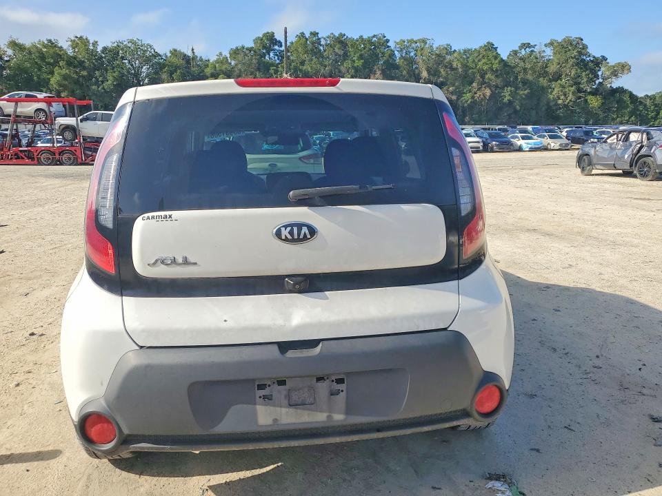 63931506 :رقم المزاد ، KNDJN2A25F7805901 vin ، 2015 Kia Soul مزاد بيع