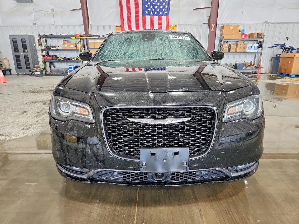 Продажа на аукционе авто 2018 Chrysler 300, vin: 2C3CCAGG2JH321195, номер лота: 63245776