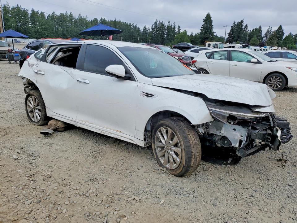2017 Kia Optima მანქანა იყიდება აუქციონზე, vin: 5XXGT4L36HG138882, აუქციონის ნომერი: 64639596