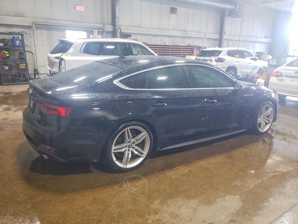 63292346 :رقم المزاد ، WAUFNCF50JA059400 vin ، 2018 Audi A5 مزاد بيع