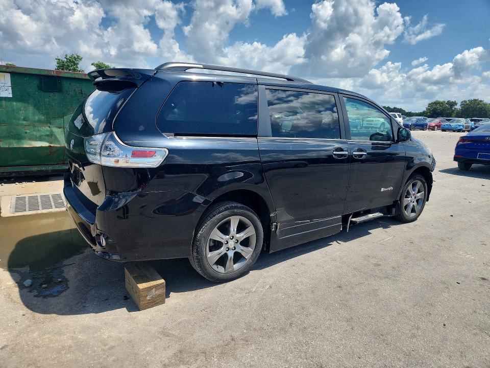 2015 Toyota Sienna მანქანა იყიდება აუქციონზე, vin: 5TDXK3DC0FS676369, აუქციონის ნომერი: 64746036