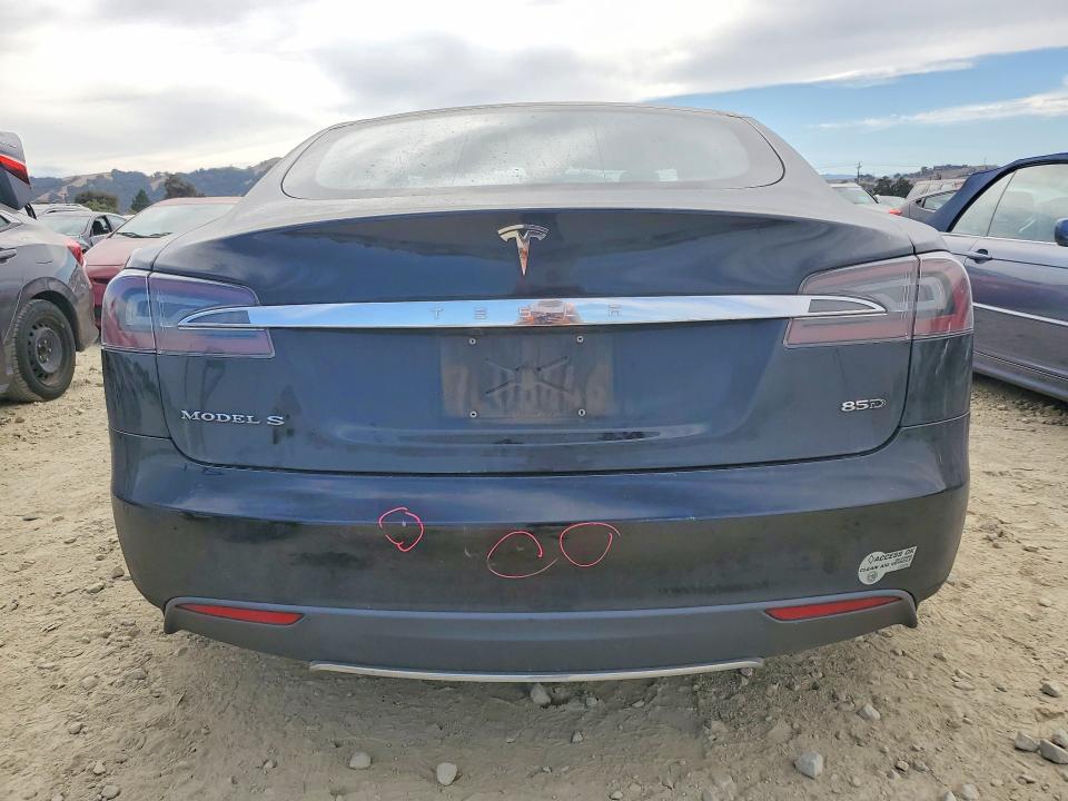 61451166 :رقم المزاد ، 5YJSA1H27FF085267 vin ، 2015 Tesla Model S مزاد بيع
