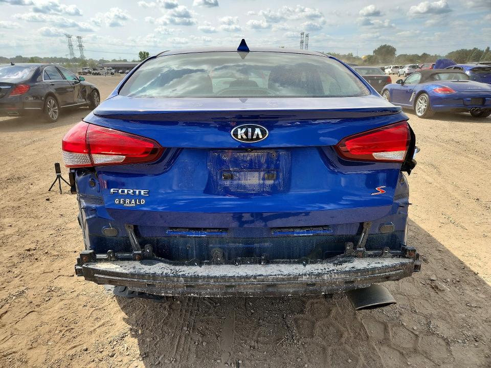 66311536 :رقم المزاد ، 3KPFL4A7XJE213275 vin ، 2018 Kia Forte مزاد بيع
