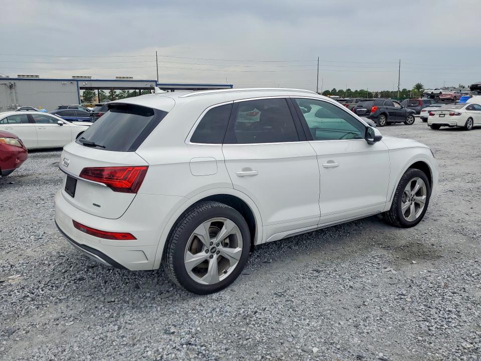 64051046 :رقم المزاد ، WA1BAAFYXM2130641 vin ، 2021 Audi Q5 مزاد بيع
