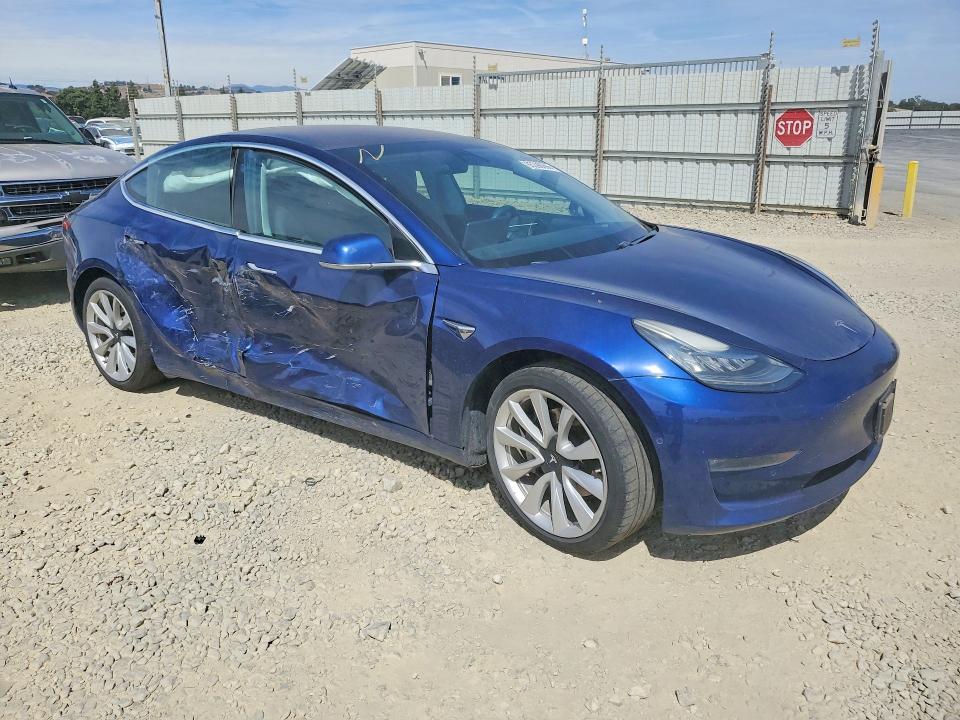 65398066 :رقم المزاد ، 5YJ3E1EA9JF040392 vin ، 2018 Tesla Model 3 مزاد بيع