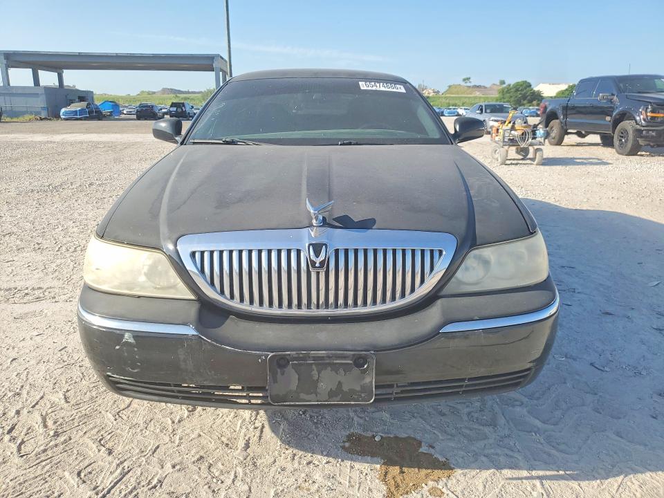 2007 Lincoln Town Car მანქანა იყიდება აუქციონზე, vin: 1LNHM84W17Y637300, აუქციონის ნომერი: 65474886