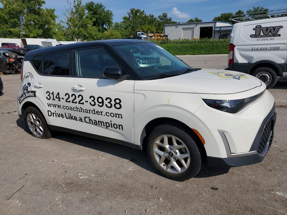 2023 Kia Soul მანქანა იყიდება აუქციონზე, vin: KNDJ23AU9P7189024, აუქციონის ნომერი: 64658076
