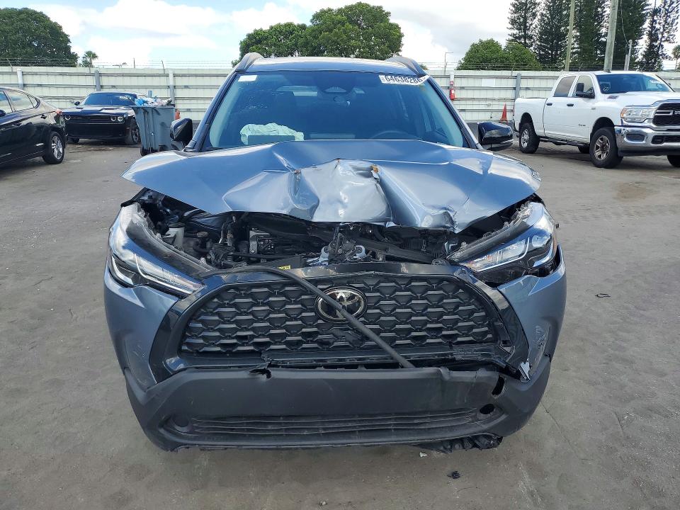 64638286 :رقم المزاد ، 7MUCAAAG0SV136176 vin ، 2025 Toyota Corolla Cross مزاد بيع