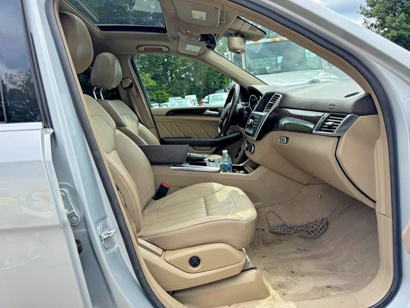 65861846 :رقم المزاد ، 4JGDF6EE5FA497469 vin ، 2015 Mercedes-benz Gl مزاد بيع