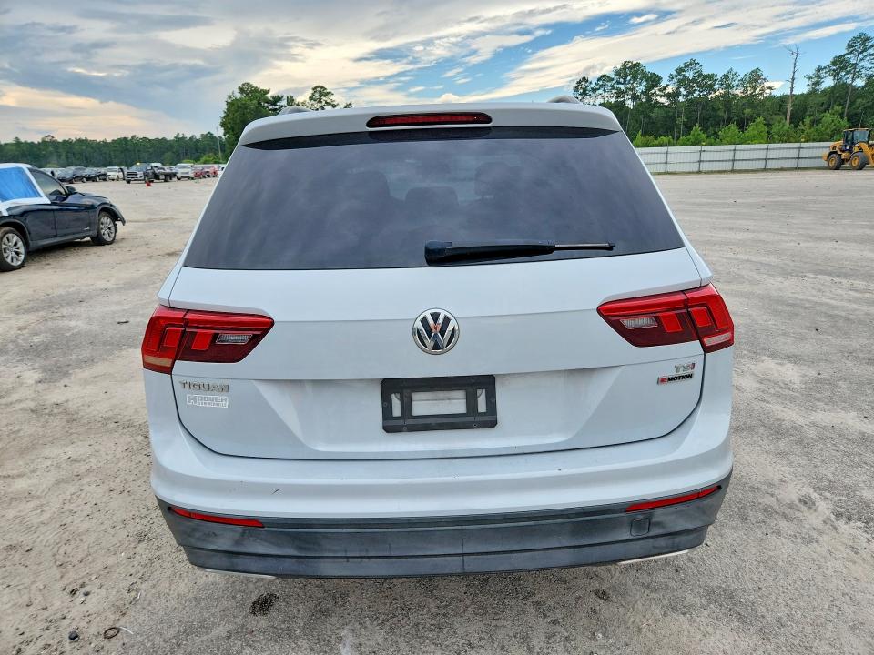 Продаж на аукціоні авто 2018 Volkswagen Tiguan, vin: 3VV0B7AX6JM105611, номер лоту: 63810936