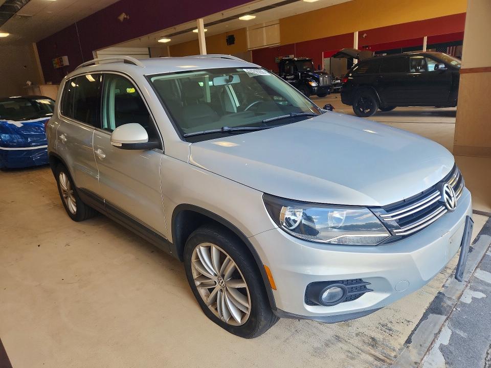 64299266 :رقم المزاد ، WVGBV3AX7EW619279 vin ، 2014 Volkswagen Tiguan مزاد بيع