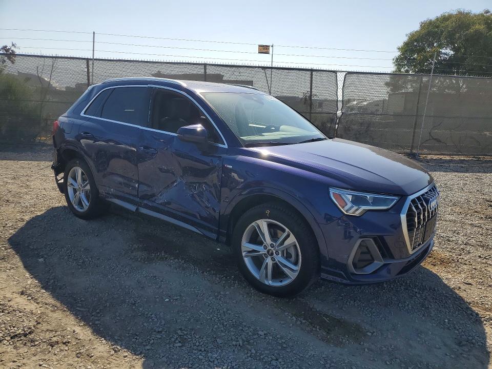 63431626 :رقم المزاد ، WA1EECF35N1025384 vin ، 2022 Audi Q3 مزاد بيع