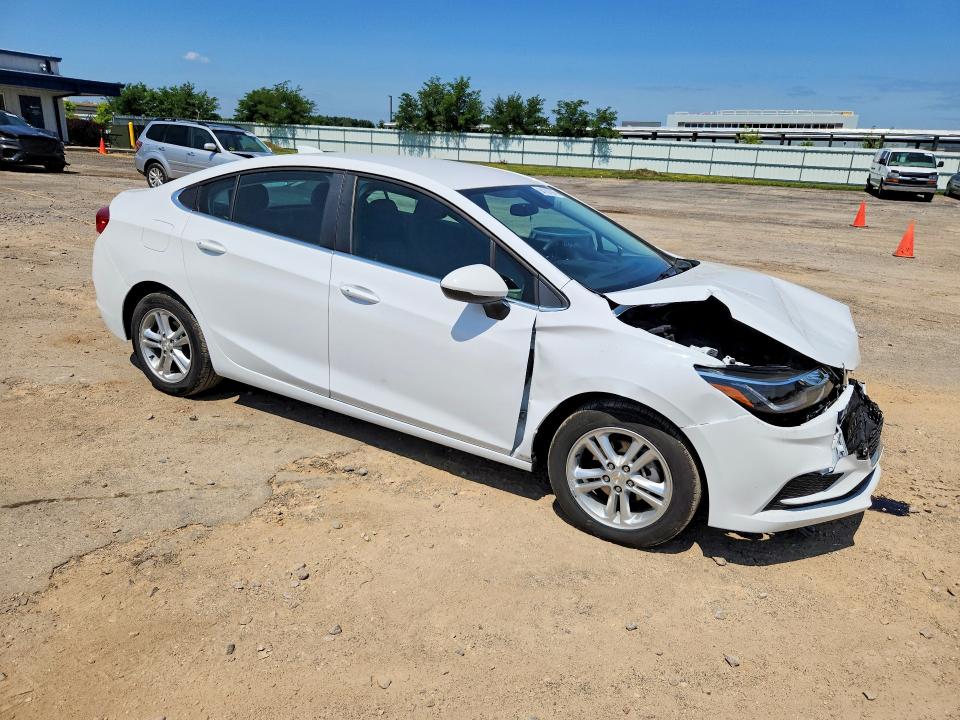 Продаж на аукціоні авто 2018 Chevrolet Cruze, vin: 1G1BE5SM4J7181662, номер лоту: 64101916