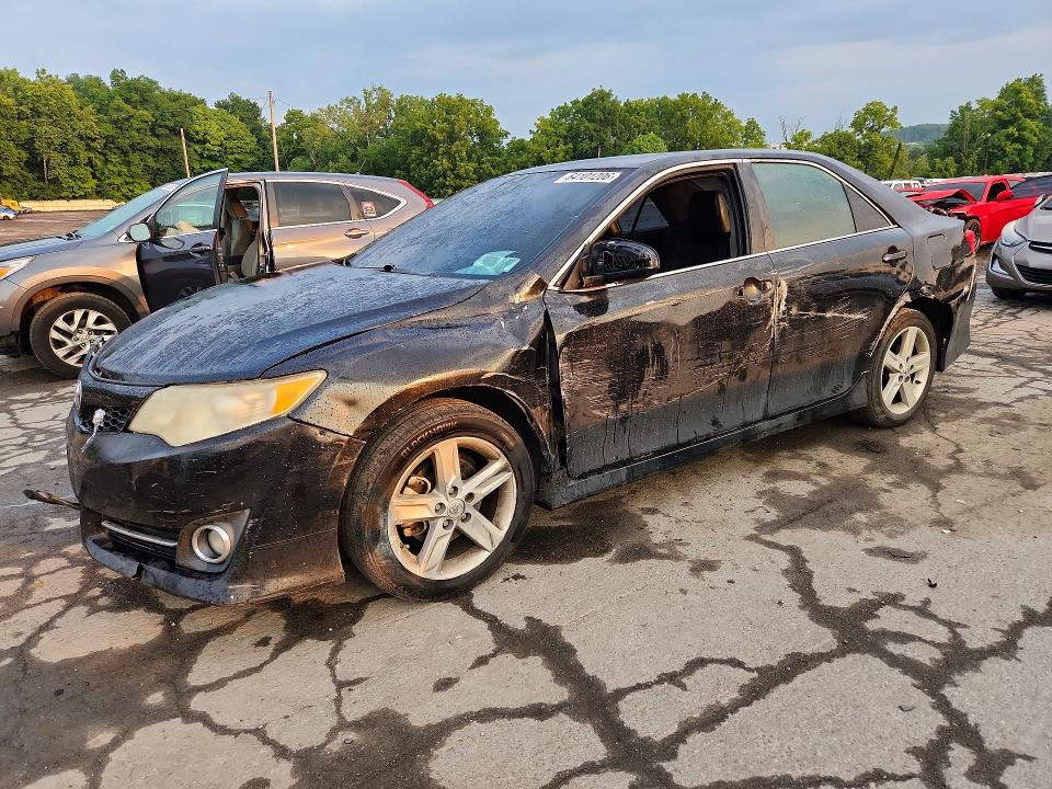 64101206 :رقم المزاد ، 4T1BF1FK2EU311107 vin ، 2014 Toyota Camry مزاد بيع