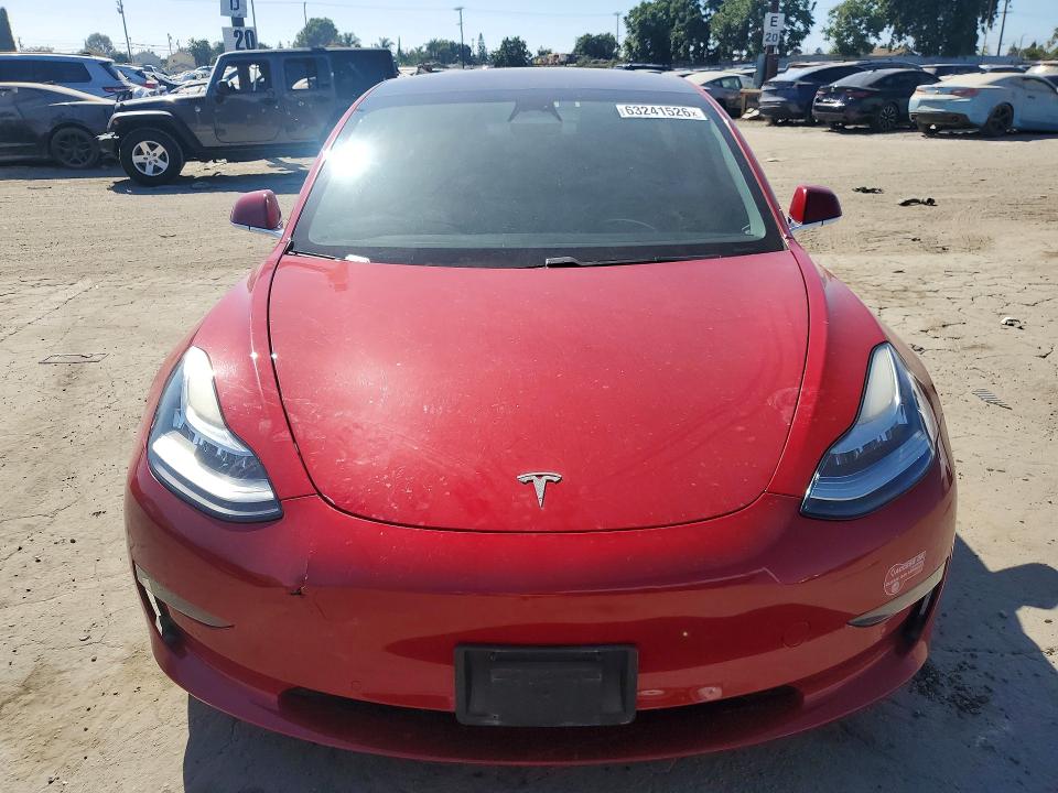 63241526 :رقم المزاد ، 5YJ3E1EA6JF050782 vin ، 2018 Tesla Model 3 مزاد بيع