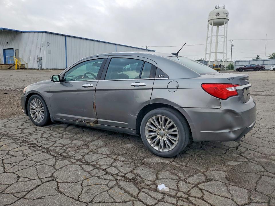 64654276 :رقم المزاد ، 1C3CCBCG1DN580011 vin ، 2013 Chrysler 200 مزاد بيع
