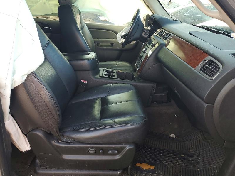 2010 Chevrolet Suburban მანქანა იყიდება აუქციონზე, vin: 1GNUKJE36AR228402, აუქციონის ნომერი: 63414006