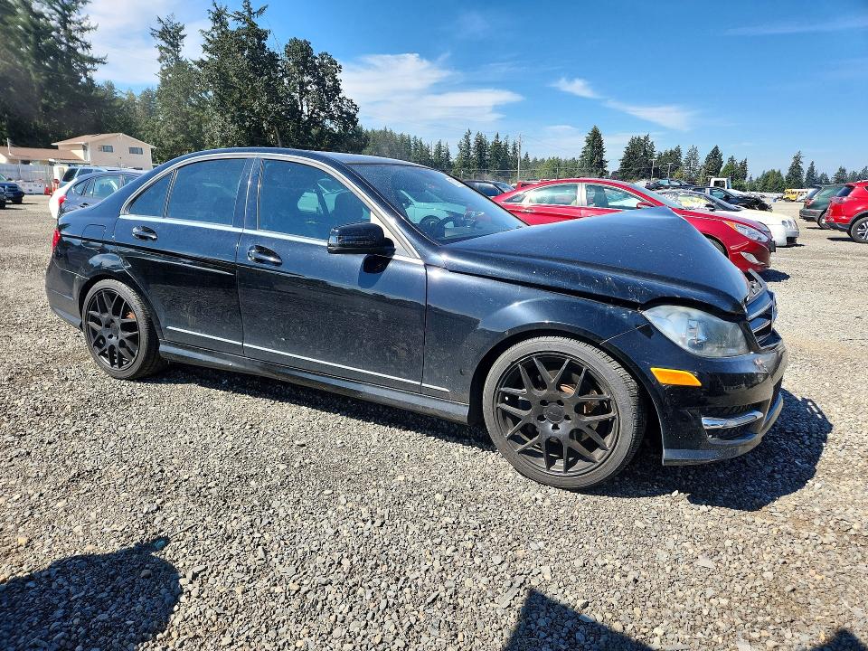 2014 Mercedes-benz C მანქანა იყიდება აუქციონზე, vin: WDDGF8AB9EG237246, აუქციონის ნომერი: 67005656