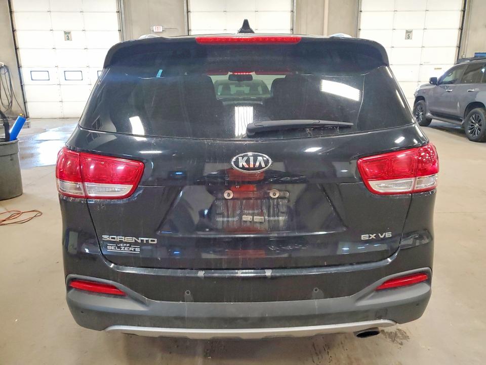 2017 Kia Sorento მანქანა იყიდება აუქციონზე, vin: 5XYPHDA56HG234688, აუქციონის ნომერი: 63795666