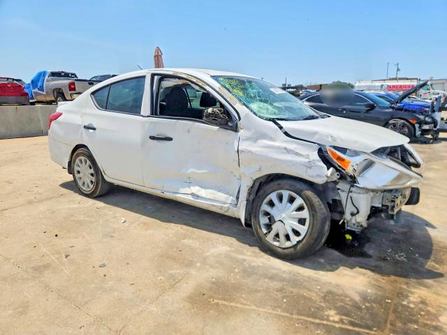 64075756 :رقم المزاد ، 3N1CN7APXJL815798 vin ، 2018 Nissan Versa مزاد بيع