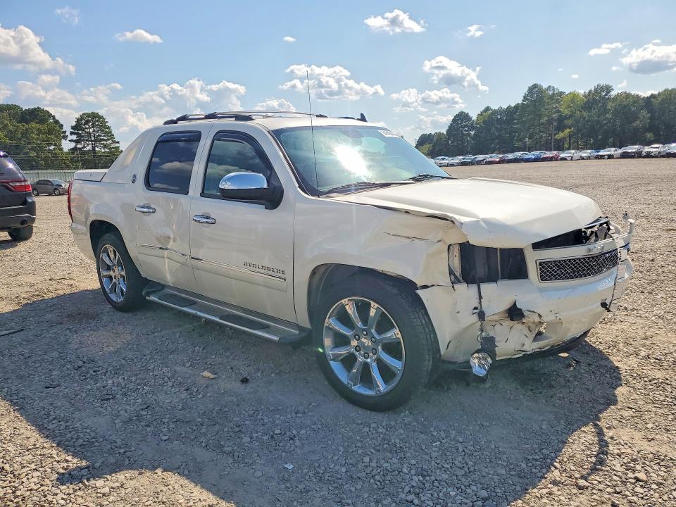 64569496 :رقم المزاد ، 3GNMCGE02DG257518 vin ، 2013 Chevrolet Avalanche مزاد بيع