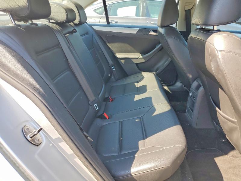 63702536 :رقم المزاد ، 3VWD17AJ2EM303698 vin ، 2014 Volkswagen Jetta مزاد بيع